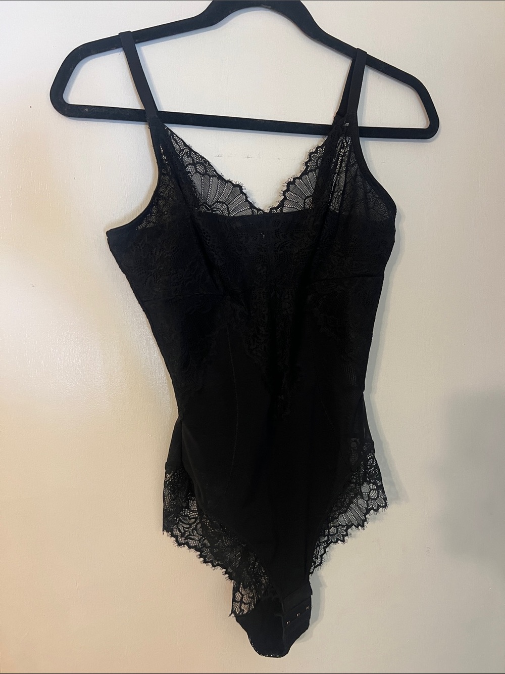 Pinsy Smoothing Lace Shapewear bodysuit